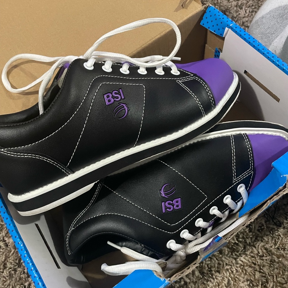 Women's Black and Purple Athletic Shoes
